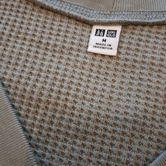 Uniqlo Waffle Cardigan - Picture 6 of 8
